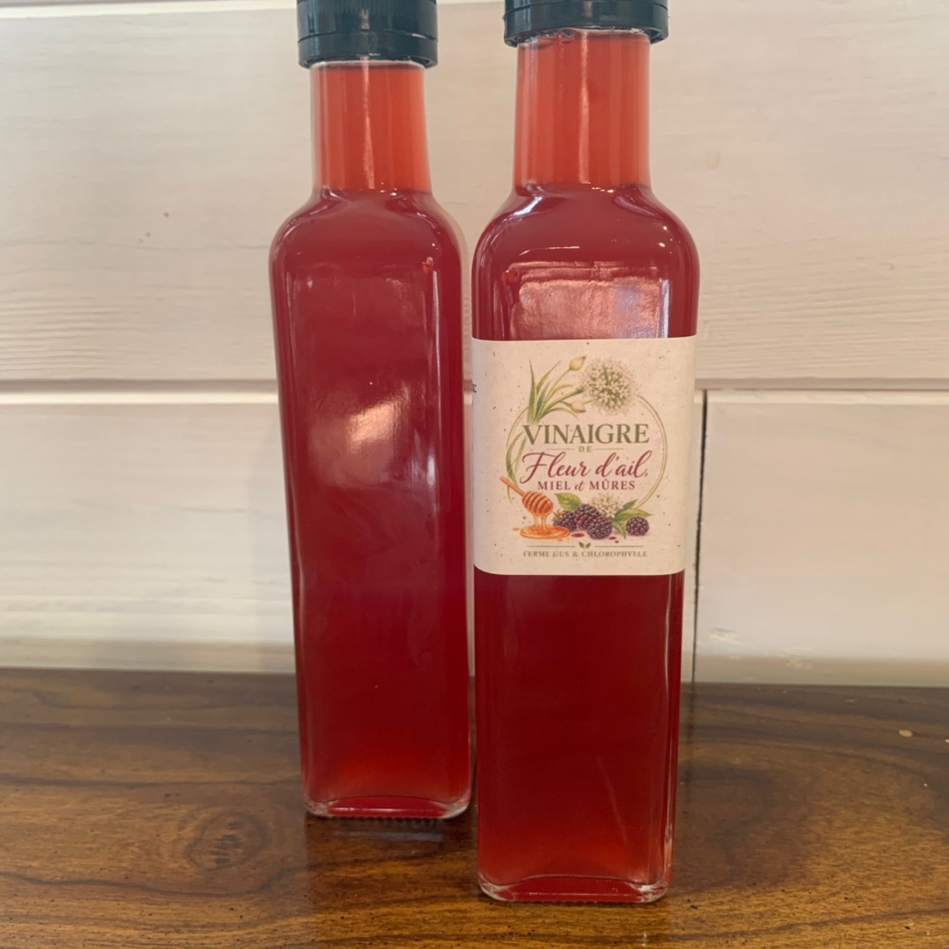 Vinaigre fleur d’ail, miel et mûres