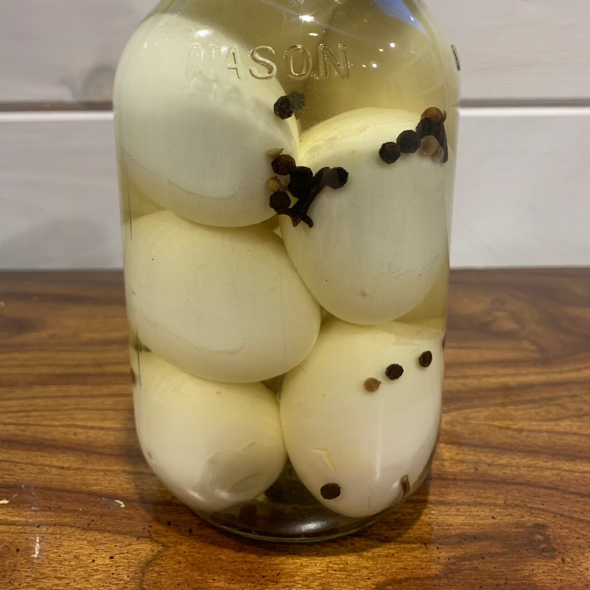 Oeufs aux épices dans le vinaigre