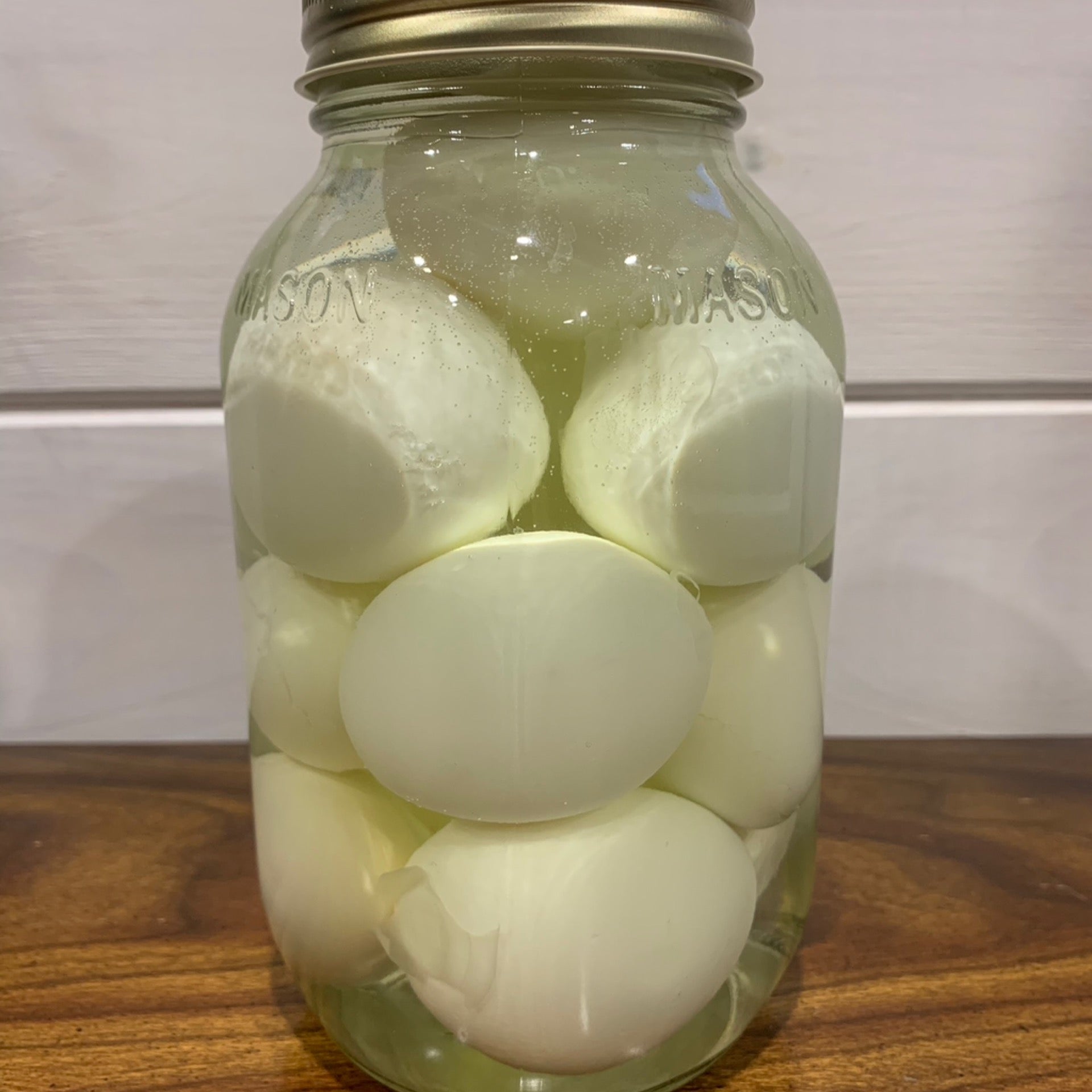 Oeufs classiques dans le vinaigre